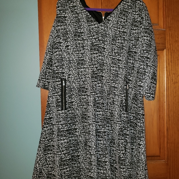 Dress - Picture 3 of 4